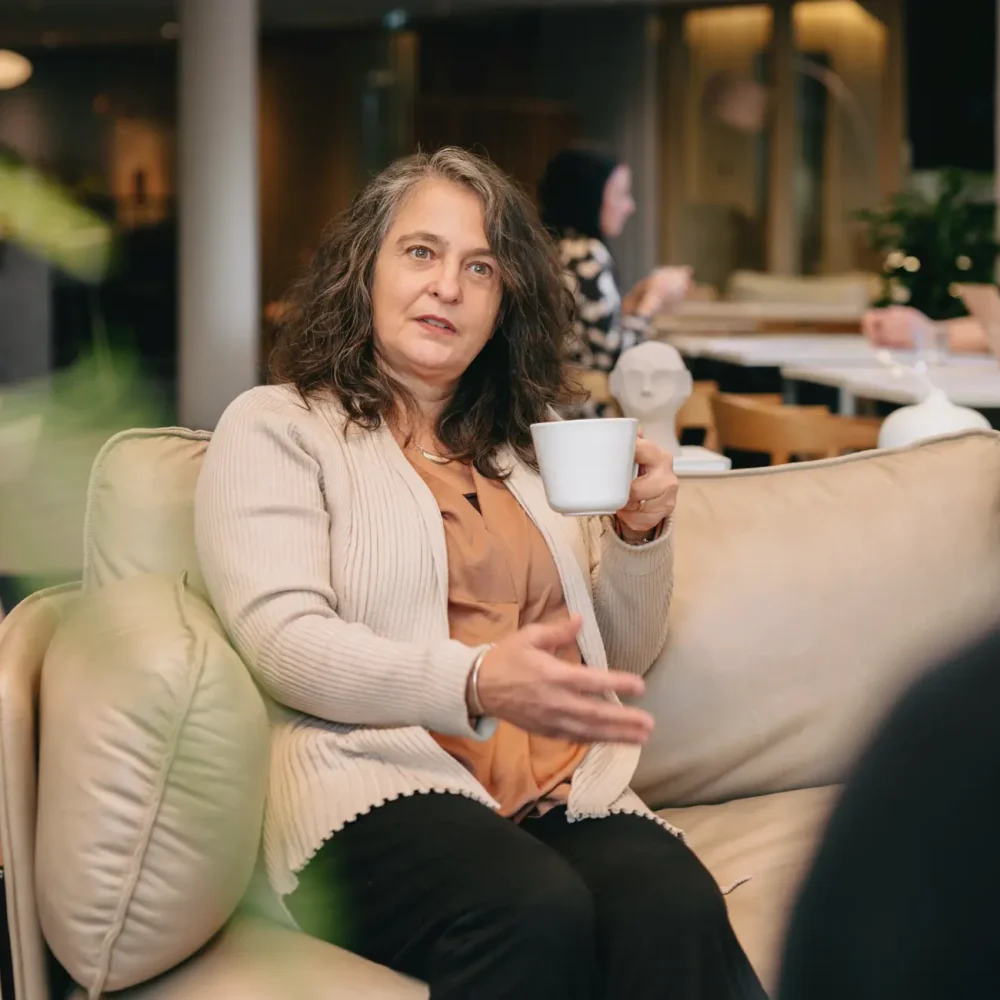 half-image-arendra-18